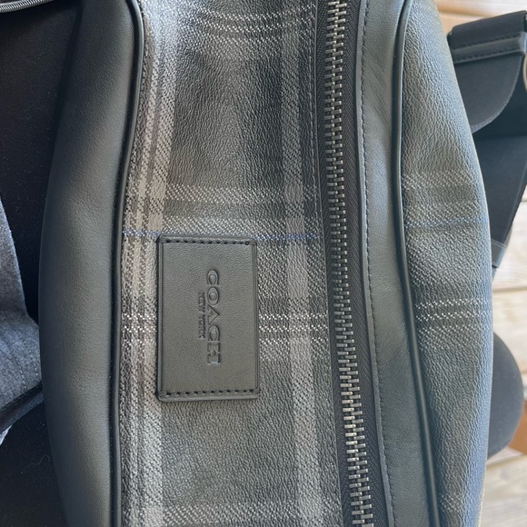 Brand new men coach Fanny pack new used … with tag’s still on it - Picture 5 of 7